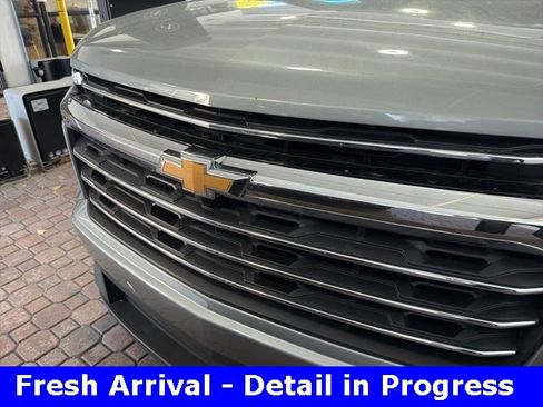 Used 2024 Chevrolet Traverse LT image 2