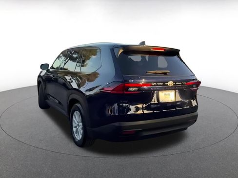 Used 2025 Toyota Grand Highlander XLE image 11