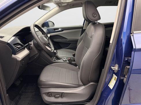 Used 2023 Volkswagen Taos SE w/ Panoramic Sunroof Package AWD/4WD image 11