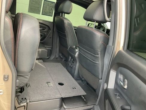 Used 2021 Nissan Titan PRO-4X w/ Pro-4x Convenience Package image 17