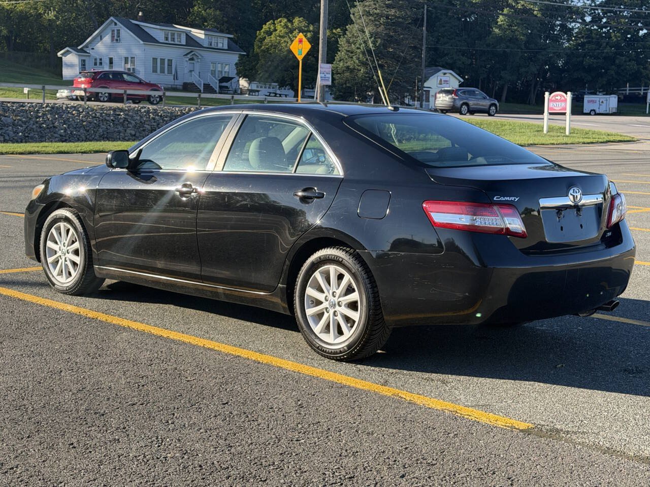 Used 2010 Toyota Camry XLE FWD image 7