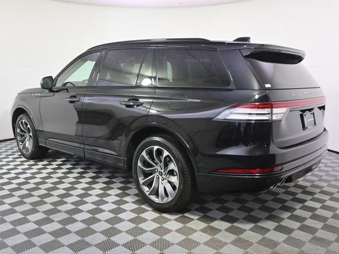 New 2026 Lincoln Aviator AWD image 3