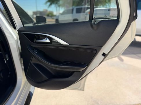 Used 2018 INFINITI QX30 image 16