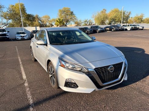 Used 2020 Nissan Altima 2.5 SV FWD image 4
