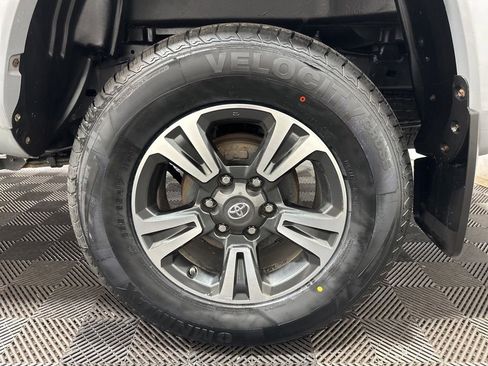 Used 2019 Toyota Tacoma TRD Sport image 33