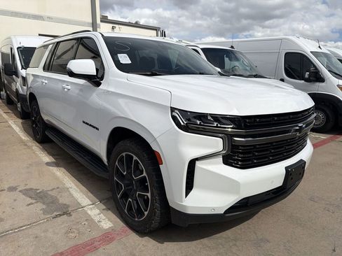 Used 2022 Chevrolet Suburban RST w/ Luxury Package RWD image 2