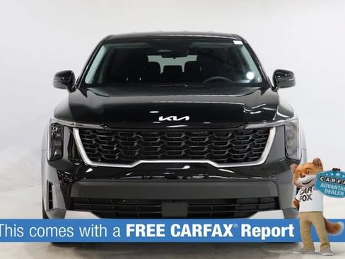 Used 2025 Kia Sorento LX FWD image 2