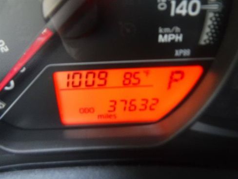 Used 2015 Toyota Yaris L FWD image 22