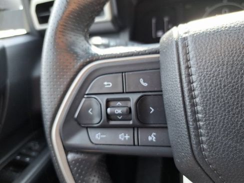 Used 2025 Toyota 4Runner SR5 AWD/4WD image 23