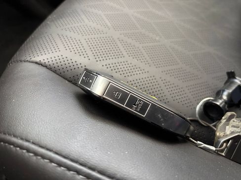 Used 2026 Kia Carnival FWD image 23