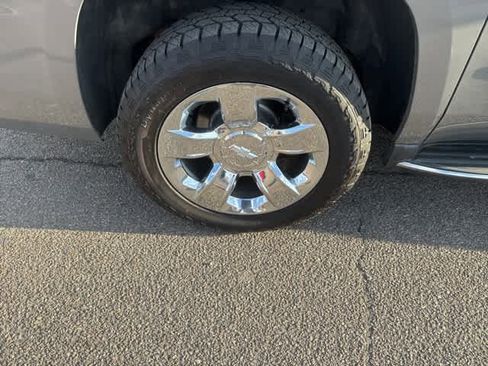 Used 2017 Chevrolet Suburban Premier image 9