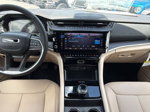 New 2026 Jeep Grand Cherokee L Limited w/ Luxury Tech Group II RWD image 19