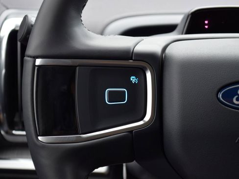 New 2026 Ford Expedition Platinum image 9