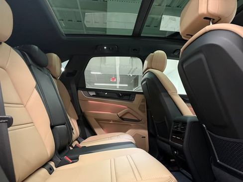 Certified 2026 Porsche Cayenne E-Hybrid AWD/4WD image 32