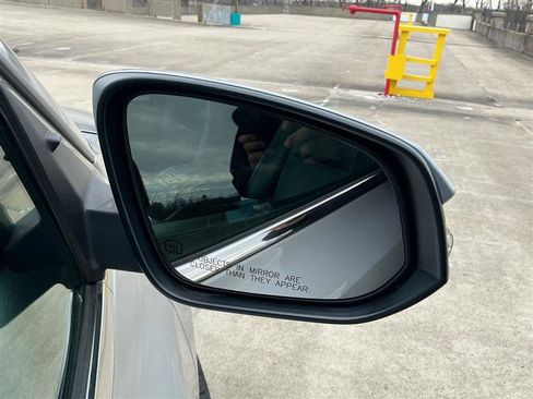 Used 2015 Toyota Highlander XLE image 16