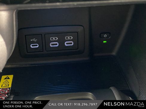 Used 2023 Toyota Venza XLE image 34