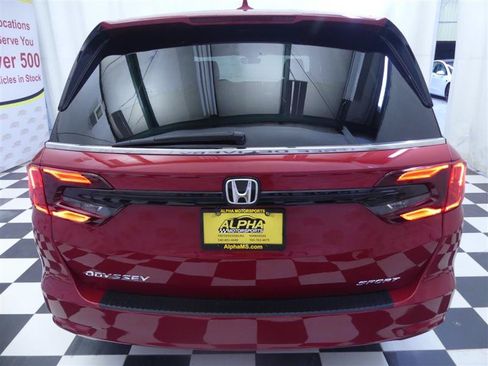 Used 2023 Honda Odyssey Sport image 4