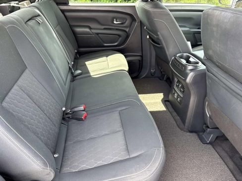 Used 2019 Nissan Titan SV w/ SV Convenience Package RWD image 19