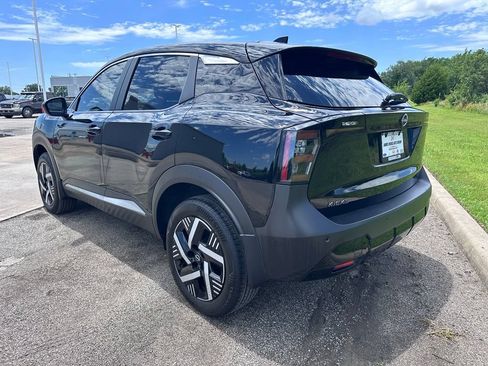 Used 2025 Nissan Kicks SV FWD image 8