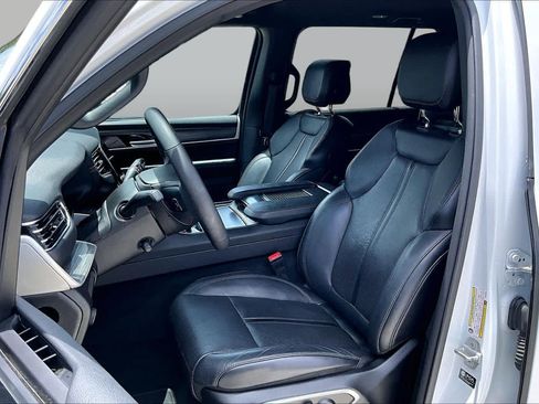 Used 2024 Jeep Wagoneer Series II w/ Flexible Seating Group RWD image 8