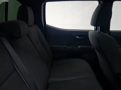 Used 2017 Toyota Tacoma TRD Sport AWD/4WD image 28