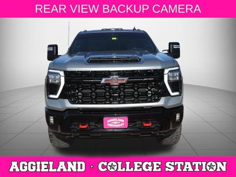 Used 2024 Chevrolet Silverado 2500 ZR2 w/ Technology Package image 9