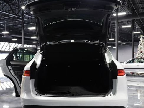 Used 2017 Jaguar F-PACE Premium image 28