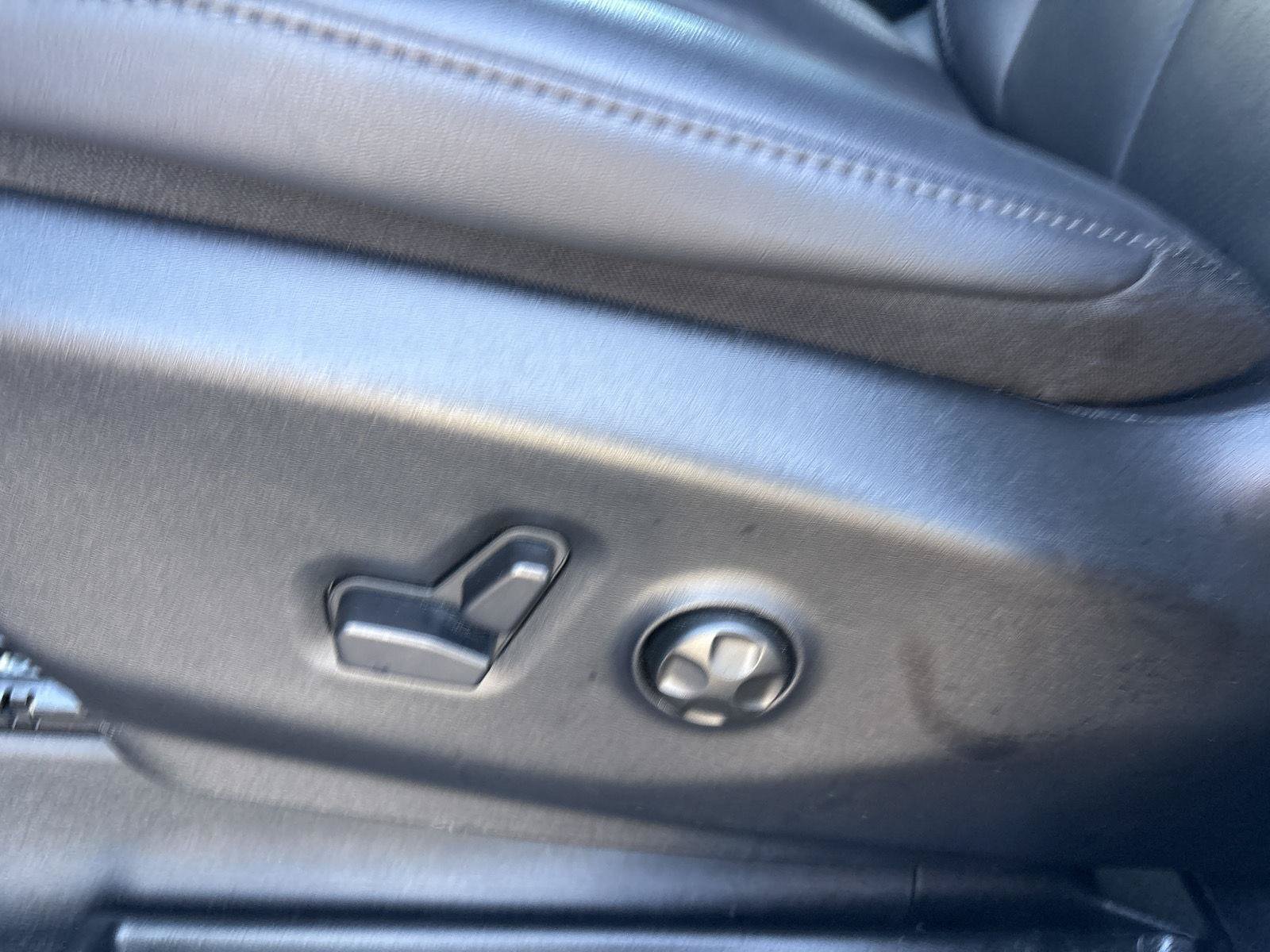 Used 2026 Chrysler Pacifica Select FWD image 16