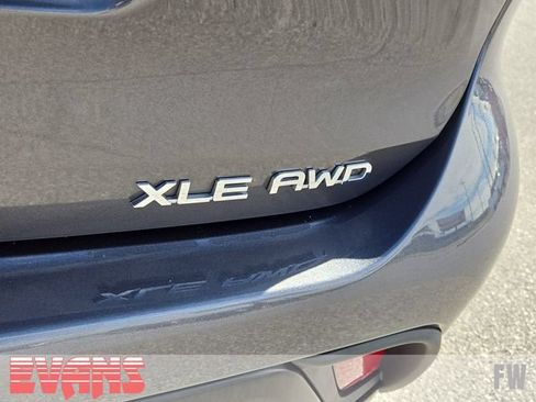 Certified 2024 Toyota Highlander XLE AWD/4WD image 3