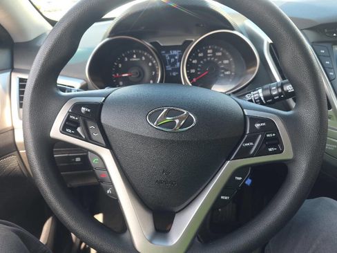 Used 2016 Hyundai Veloster image 15