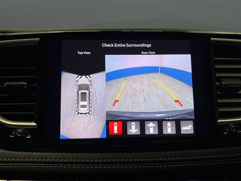 Used 2023 Chrysler Pacifica Limited w/ Uconnect Theater Family Group FWD image 14