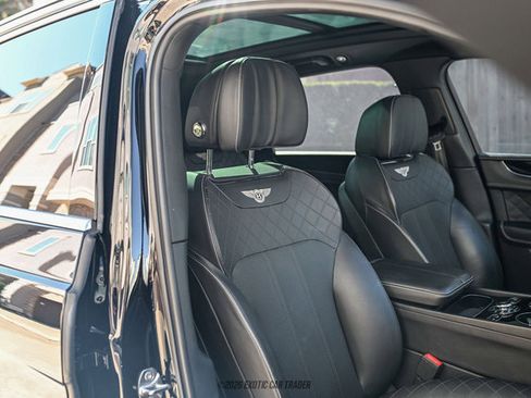 Used 2018 Bentley Bentayga image 73