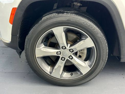 Used 2021 Jeep Grand Cherokee L Limited RWD image 31