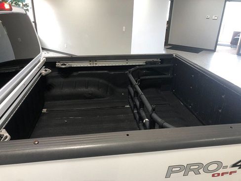 Used 2010 Nissan Frontier PRO-4X w/ Pro-4x Value Truck Pkg AWD/4WD image 17
