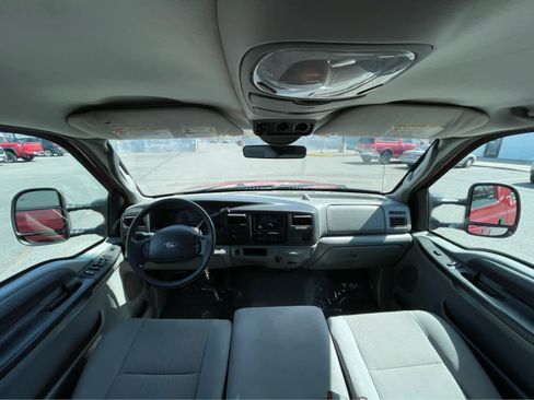 Used 2005 Ford Excursion XLT image 11