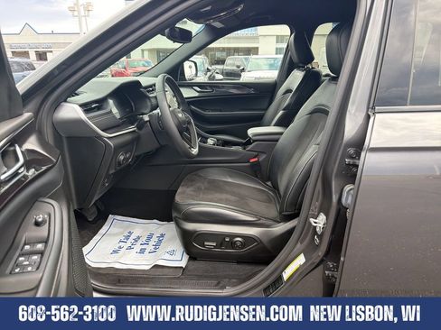 Used 2023 Jeep Grand Cherokee L Laredo AWD/4WD image 9