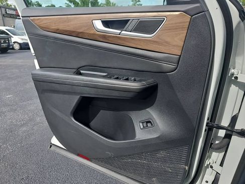 Used 2025 Volkswagen Atlas SE FWD image 25