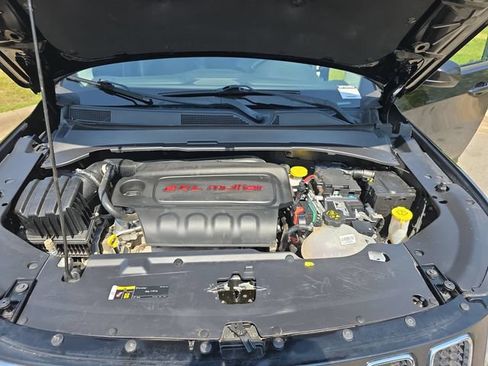 Used 2018 Jeep Compass Latitude FWD image 30