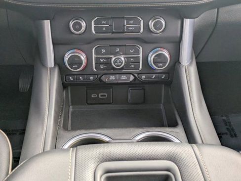 Used 2023 GMC Yukon SLT image 17