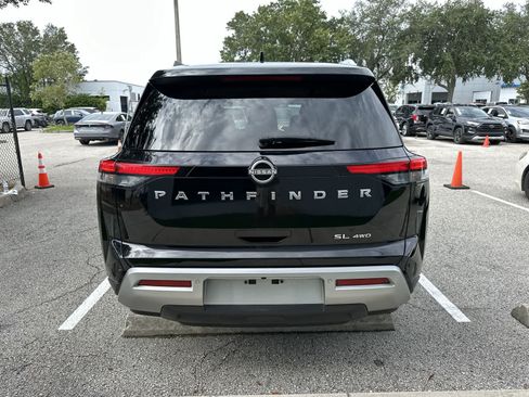Used 2025 Nissan Pathfinder SL AWD/4WD image 7