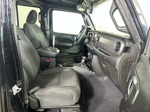 Used 2023 Jeep Wrangler Unlimited w/ Cold Weather Group image 28