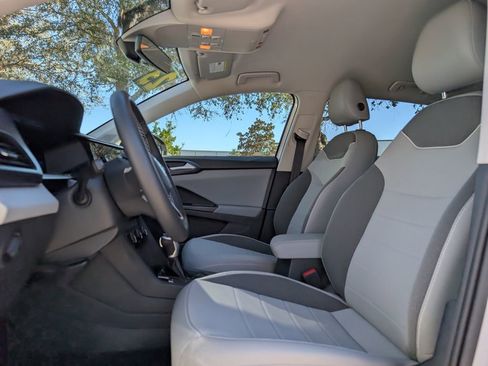 Used 2023 Volkswagen Taos SE image 16