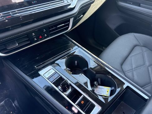 Used 2024 Volkswagen Atlas SE FWD image 30