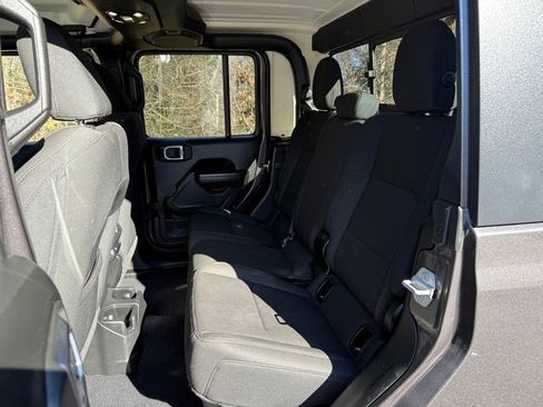 Used 2022 Jeep Gladiator Sport image 15