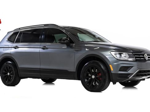 Used 2019 Volkswagen Tiguan SE w/ Panoramic Sunroof Package image 1