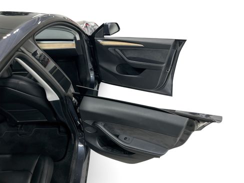 Certified 2023 Tesla Model Y AWD image 12