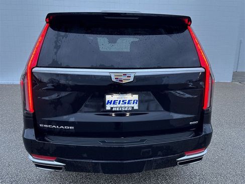 Used 2023 Cadillac Escalade Premium Luxury image 12