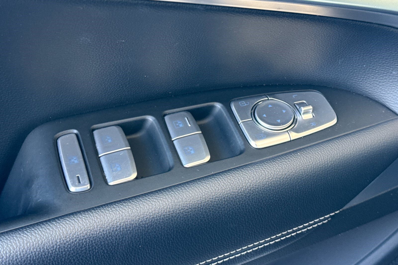 Used 2026 Genesis G70 2.5T RWD image 14