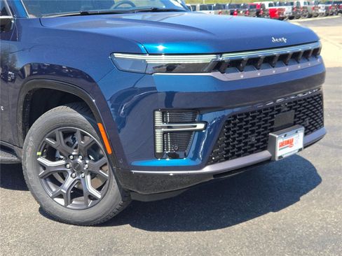 New 2026 Jeep Grand Wagoneer L Limited AWD/4WD image 2