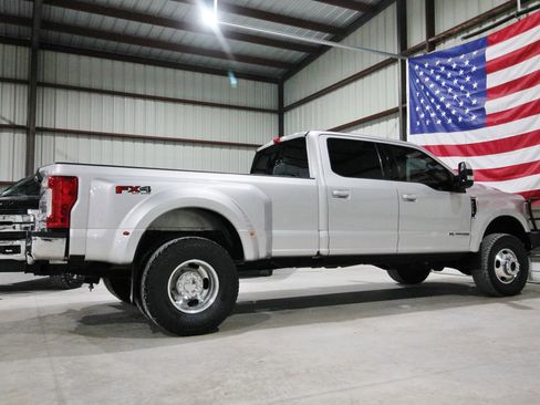 Used 2019 Ford F350 Lariat w/ Lariat Value Package image 12